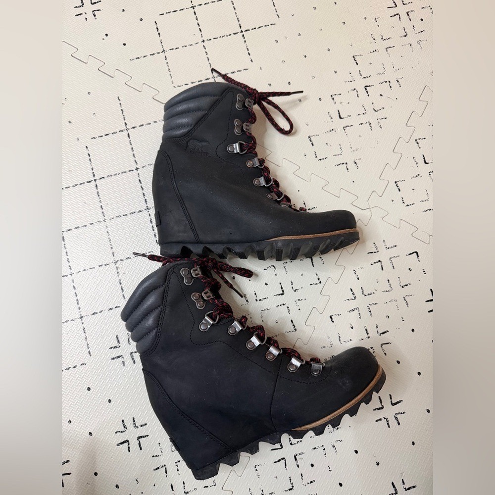 SOREL Conquest Lace Up Wedge Booties WATERPROOF LEATHER BLACK 6.5